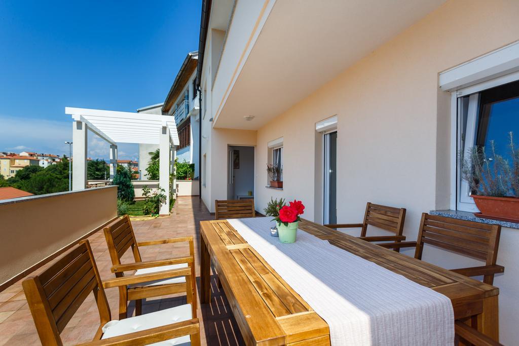 Villa Mirela Apartment Vrbnik Exterior photo