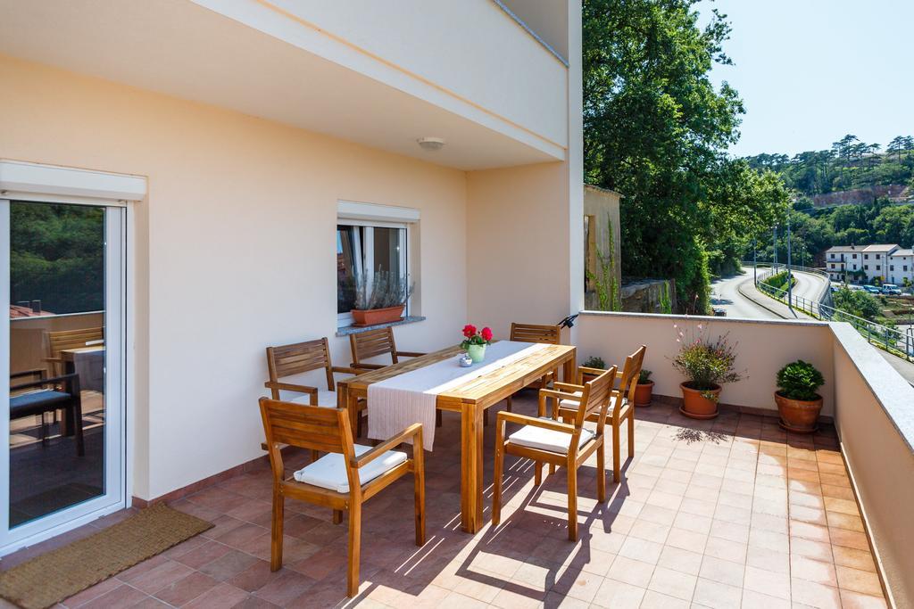 Villa Mirela Apartment Vrbnik Exterior photo